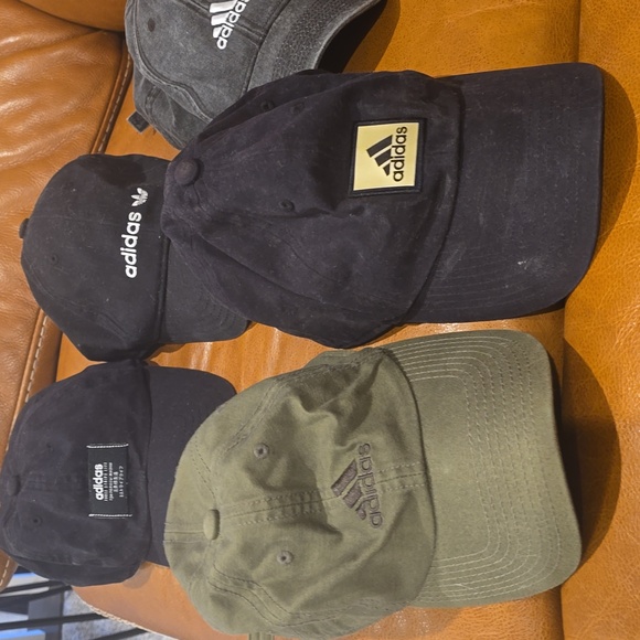 Adidas lot of hats - Picture 2 of 4